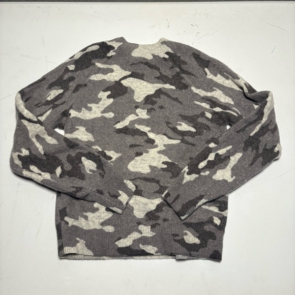 Banana Republic Kids Gray Camouflage Small Sweater - Picture 10 of 10